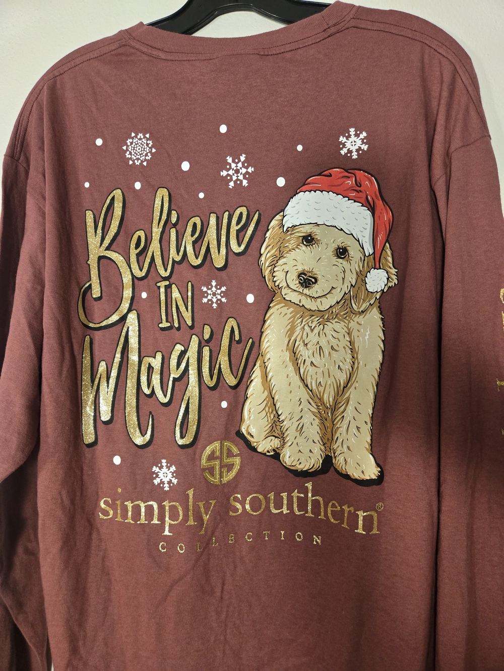 Simply Southern Women's Maroon 'Believe in Magic' Holiday Tee